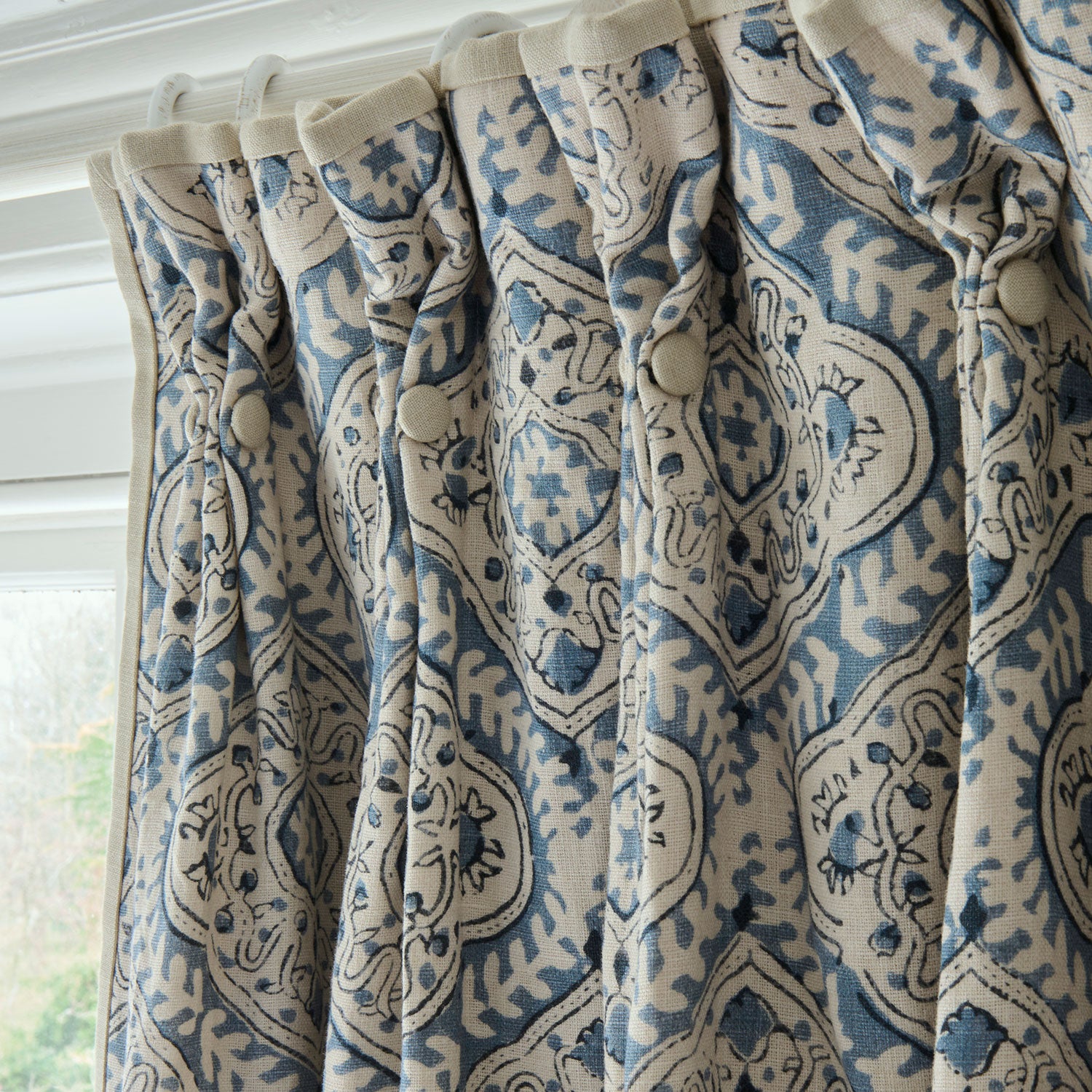 Linen curtain with a handcrafted-style print in blue