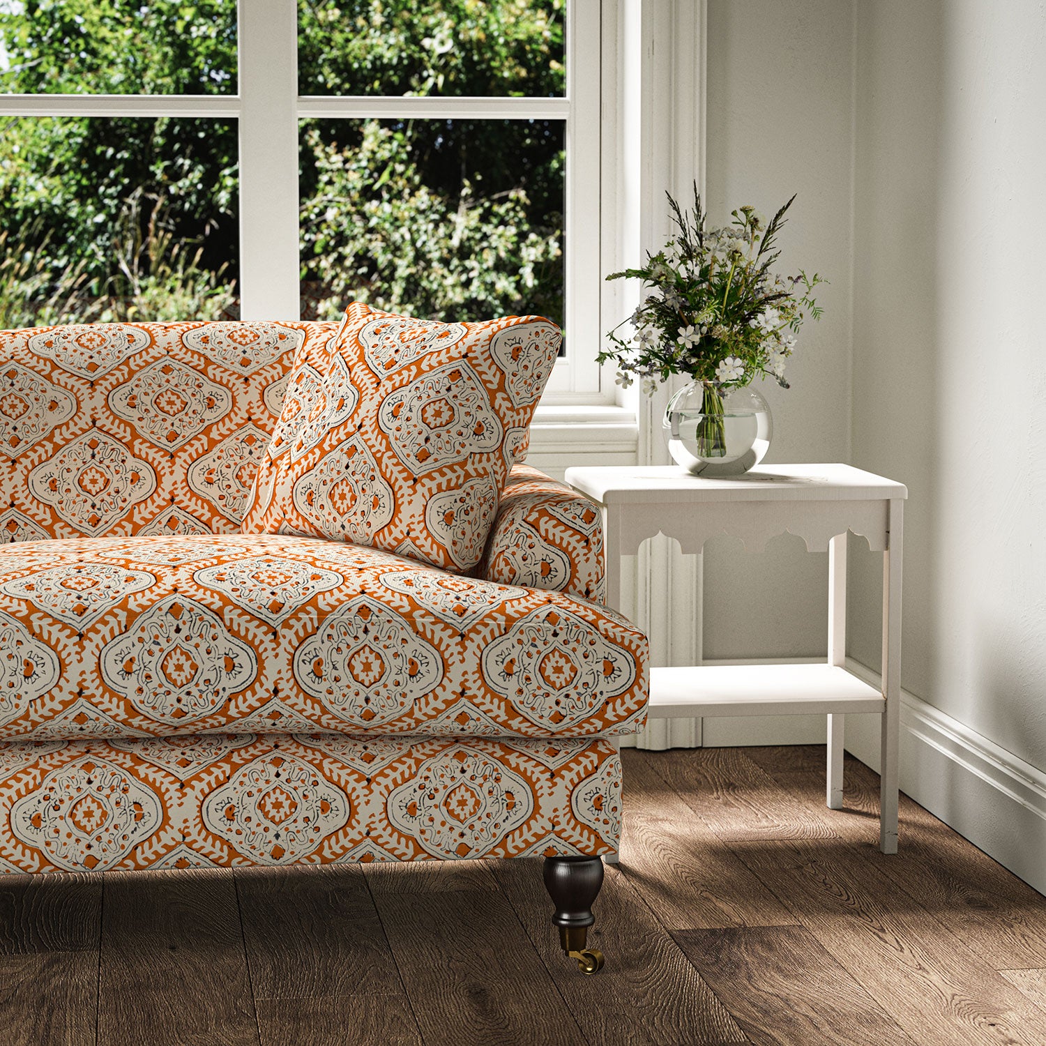 Sofa covered in a linen print with a handcrafted feel in orange