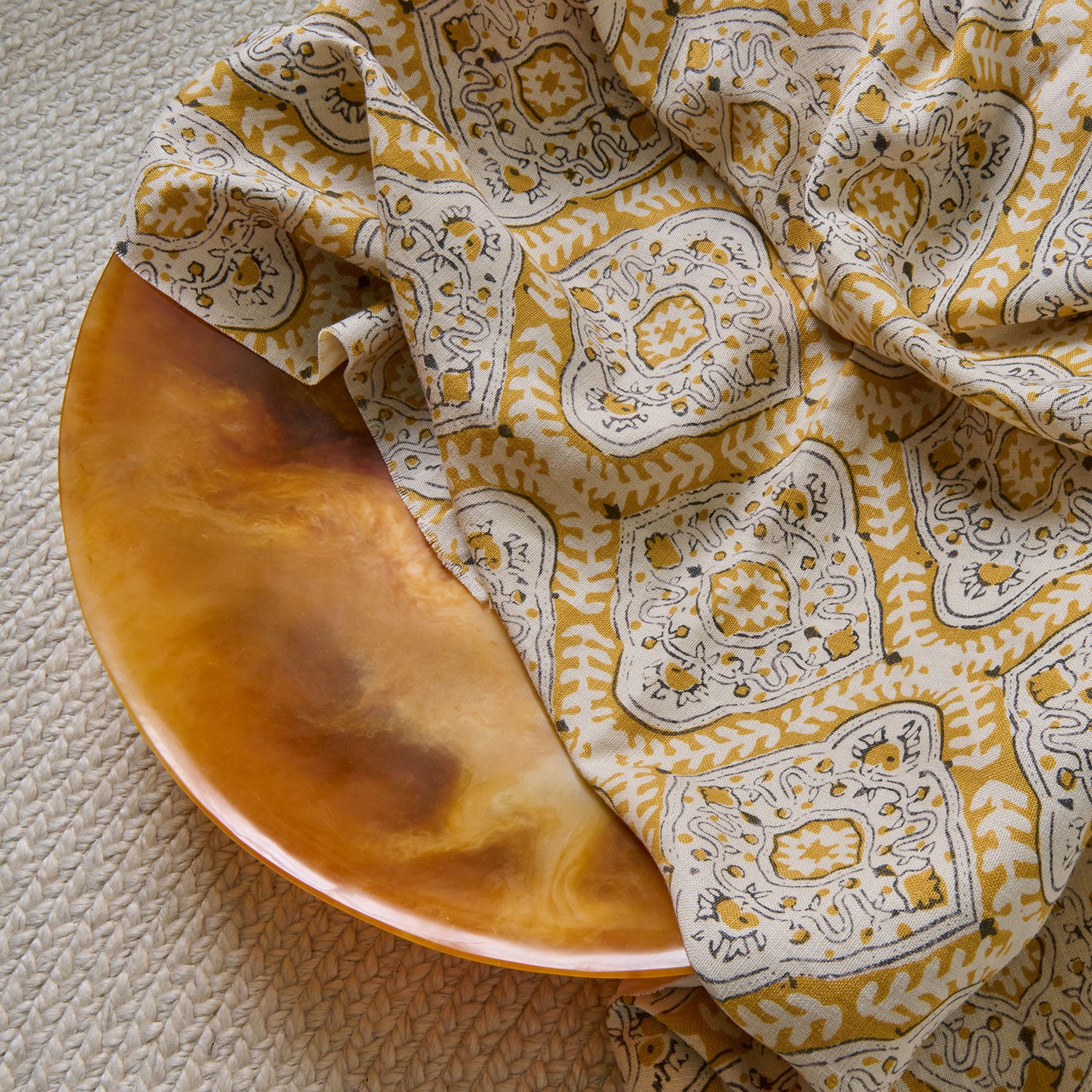Linen print with a handcrafted feel in yellow