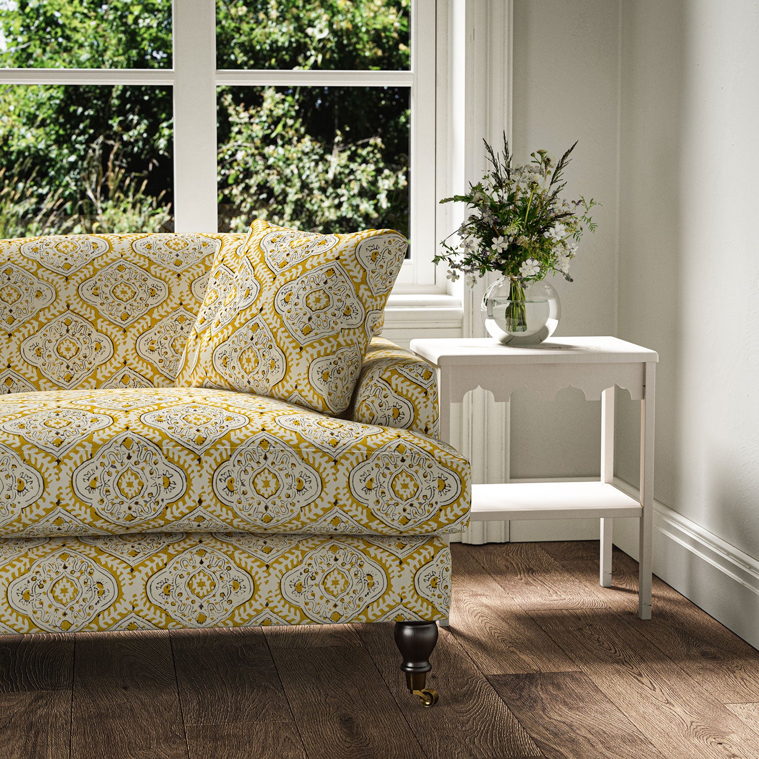 Sofa covered in a linen print with a handcrafted feel in yellow