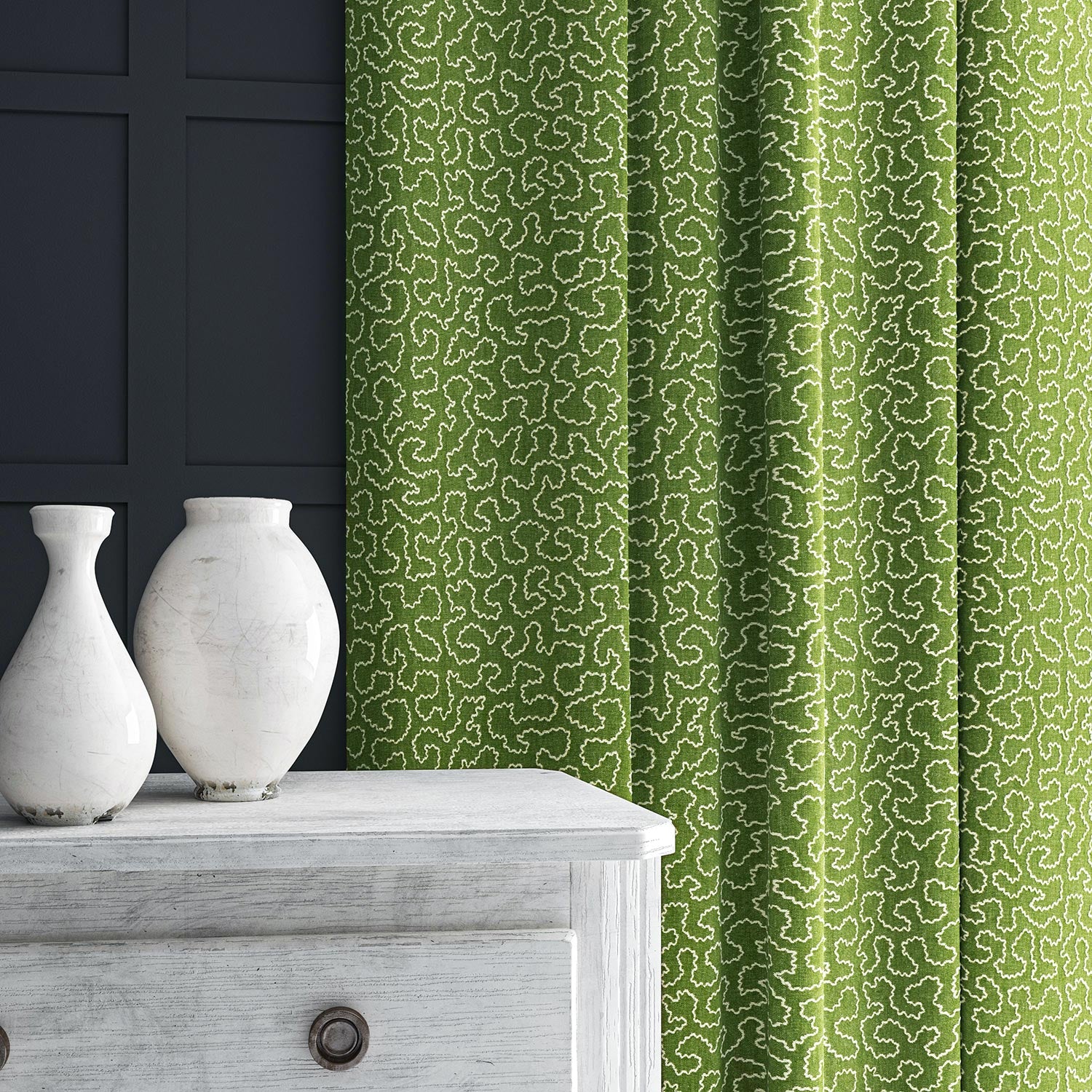 Curtain in green and off-white woven fabric featuring a wavy pattern.