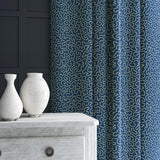 Curtain in blue and off-white woven fabric featuring a wavy pattern.