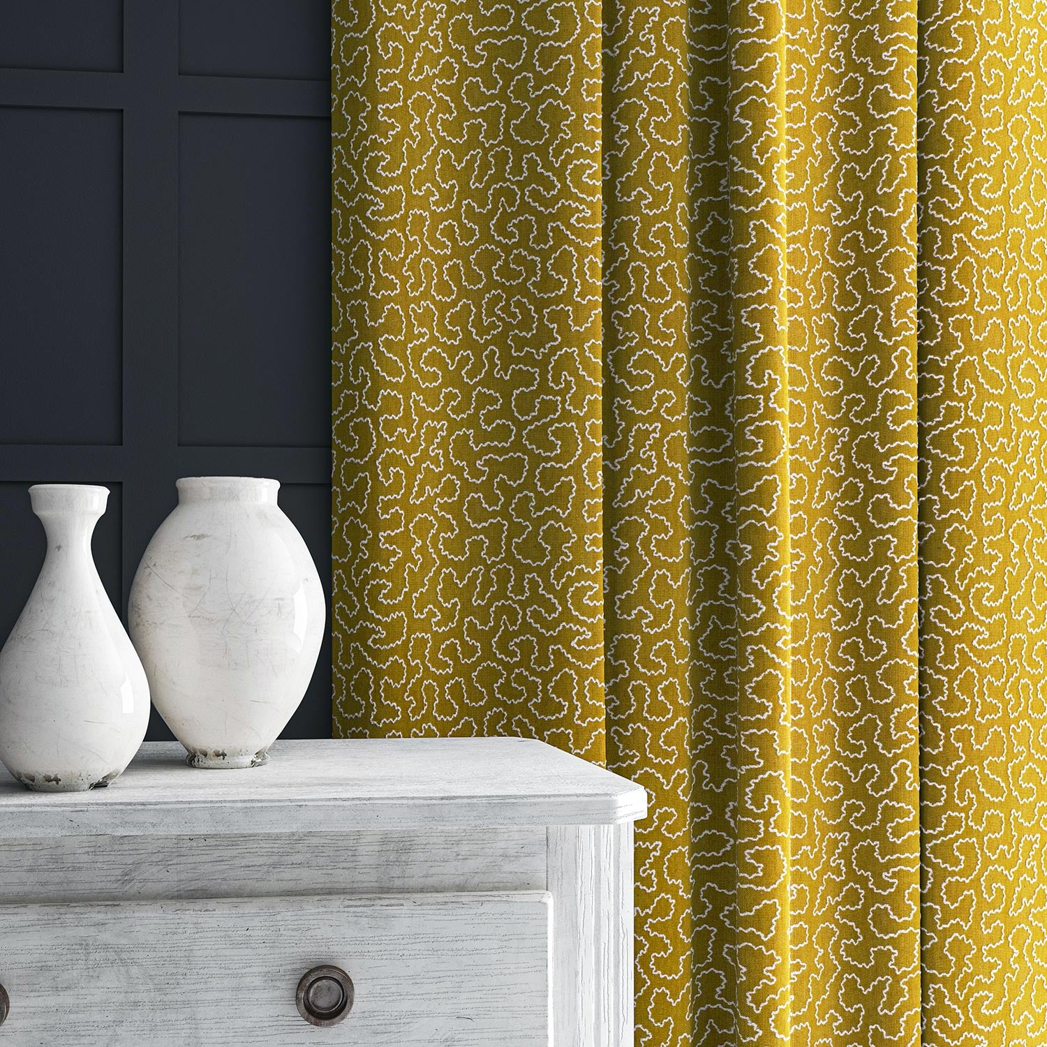 Curtain in yellow and white woven fabric featuring a wavy pattern.
