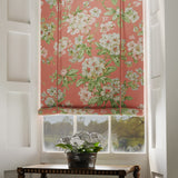 Blinds in a printed linen fabric with floral pattern in pink, green and white colours.