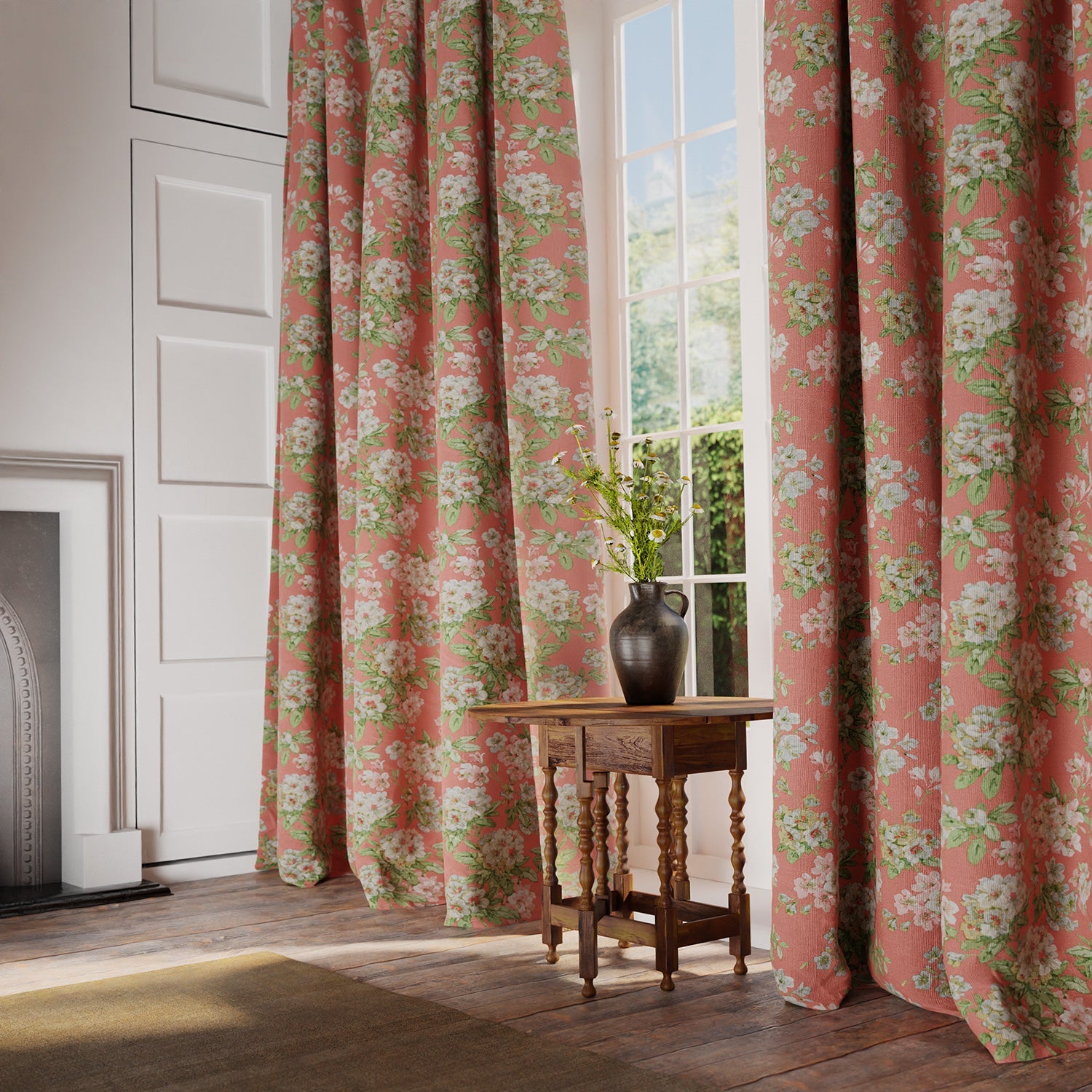 Curtains in a printed linen fabric with floral pattern in pink, green and white colours.
