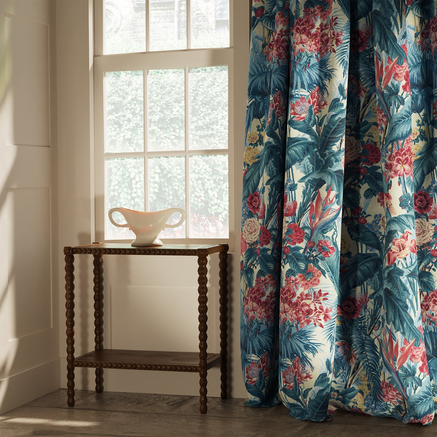 Curtain in a vibrant tropical floral linen fabric