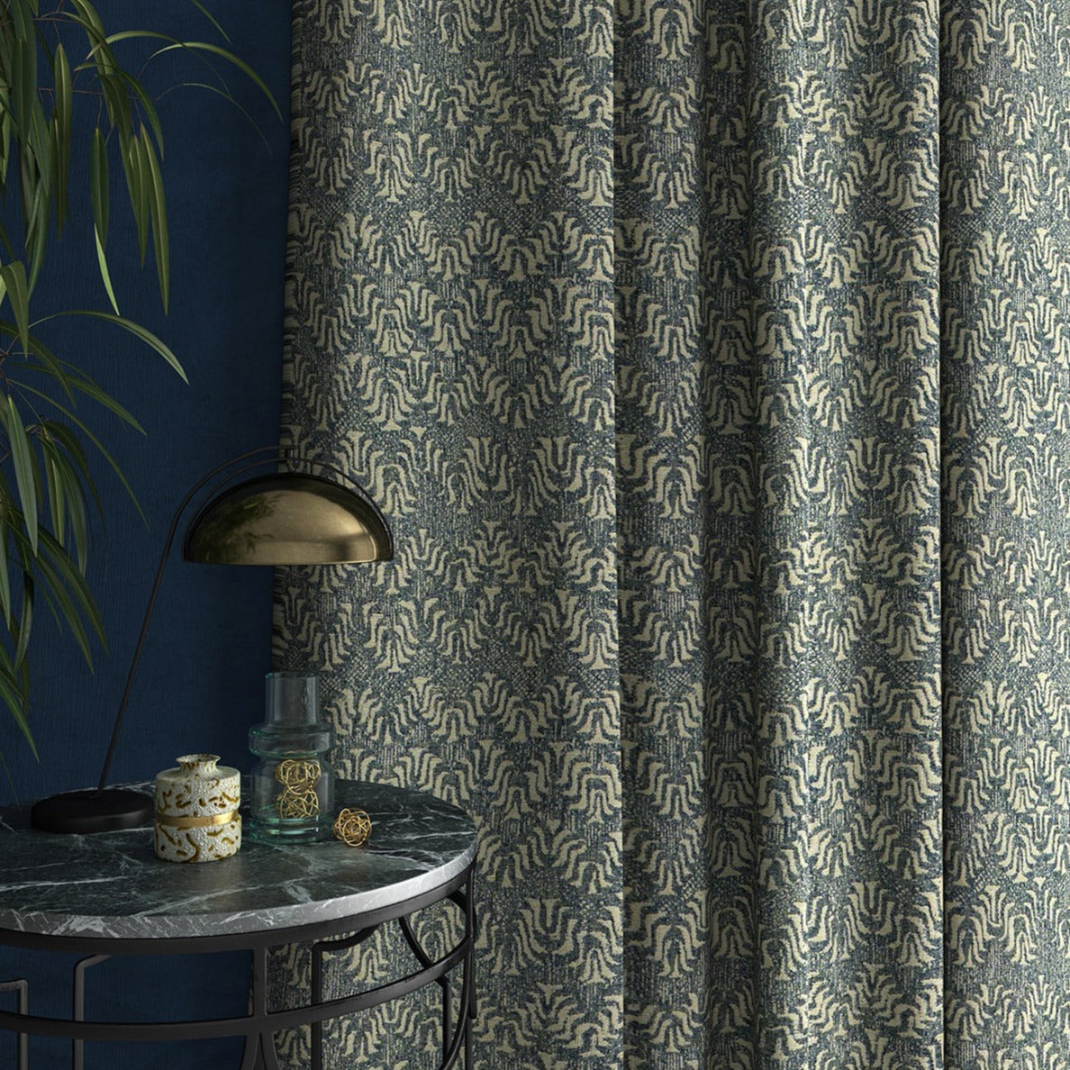Curtain in a jacquard weave fabric in blue and neutral colours