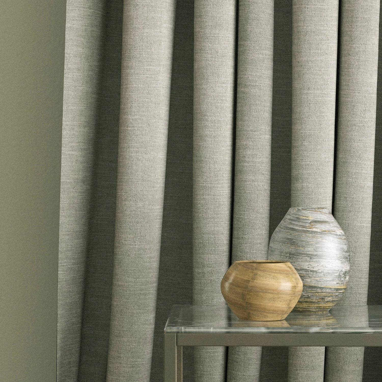 Curtain in a light grey plain linen blend fabric