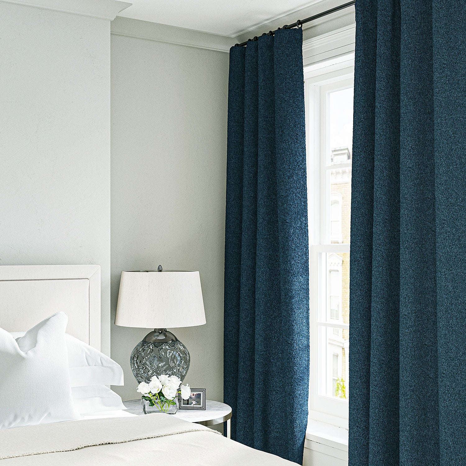 Curtain in a boucle fabric in Sapphire