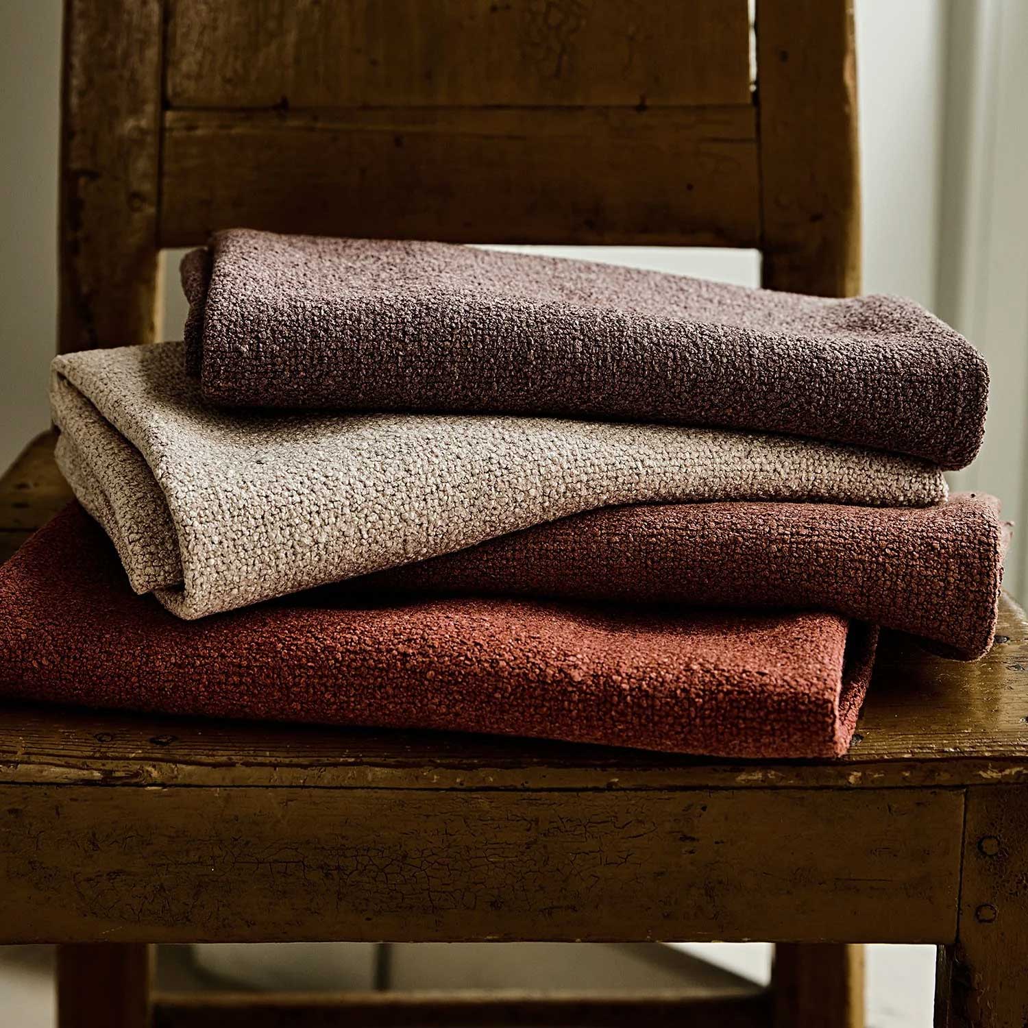 Seasonal Shift: Purple Tones for Autumn and Winter Interiors