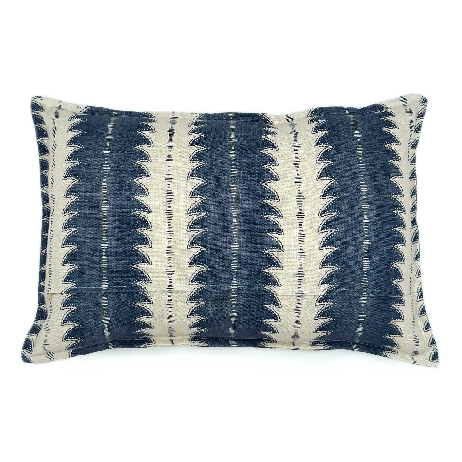 A blue and off white linen cushion with an attractive ‘fern’ design and finished with a sleek, Oxford edge.