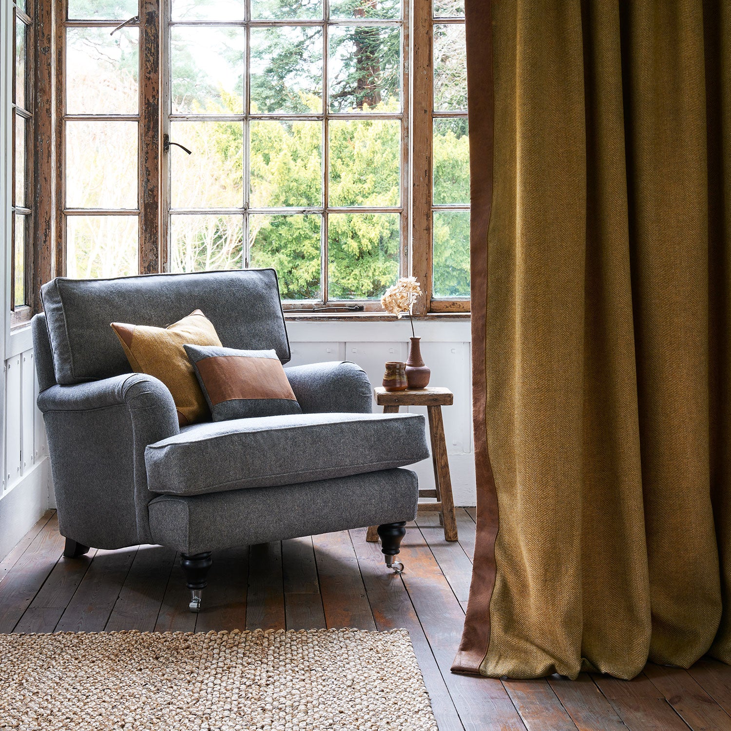 Chair upholstered in a pure wool woven fabric in blue.