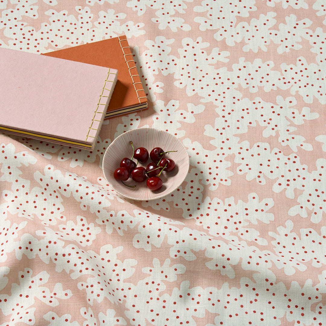 Solitaire Cloth Big Top – Solitaire | Printed Linen Fabric | Linwood