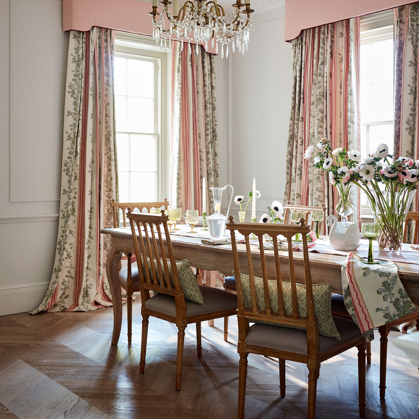 Curtains in a printed linen fabric with pink and green stripes and an oak-leaf motif.