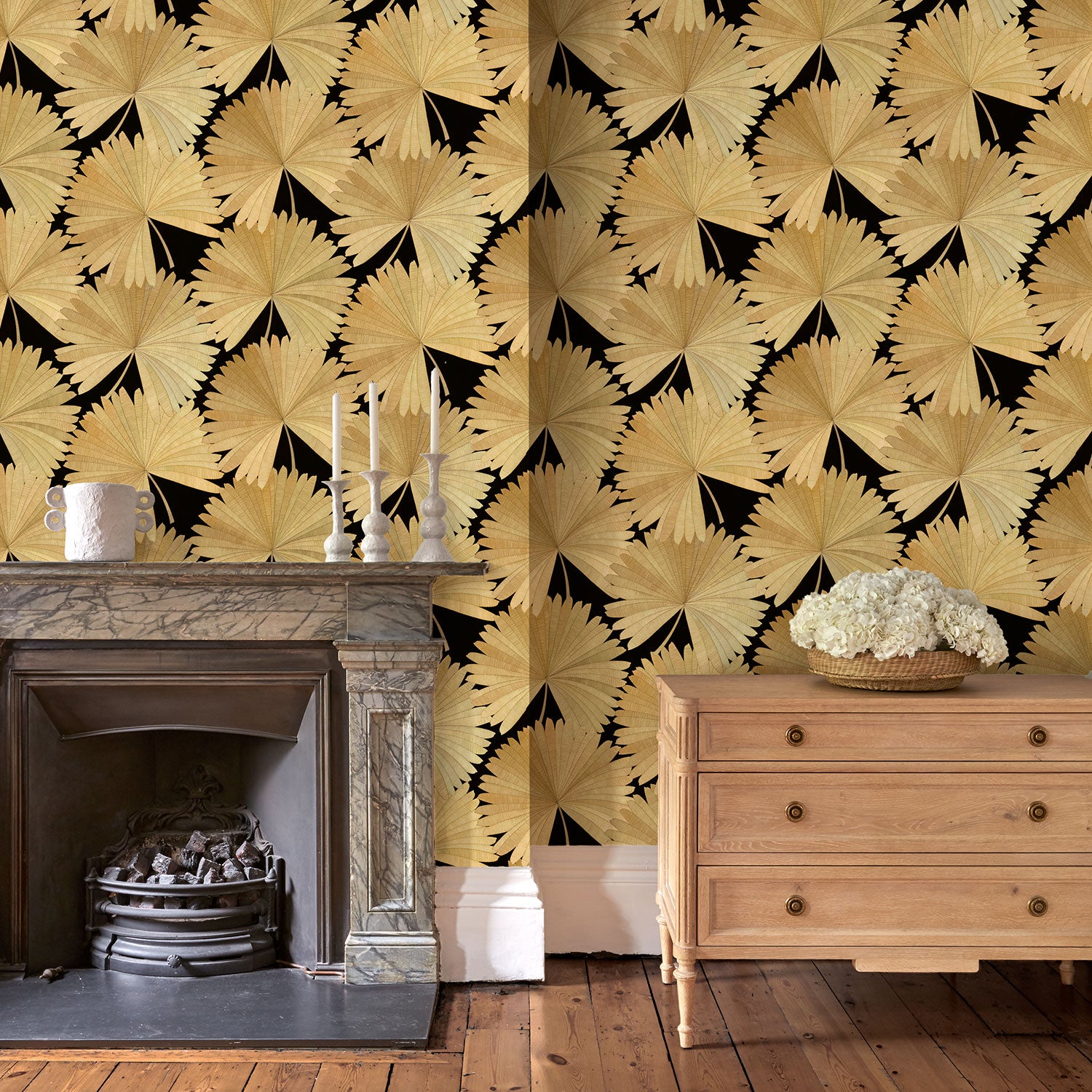Living room showcasing a contemporary floral wallpaper with tropical palms in gold and black.