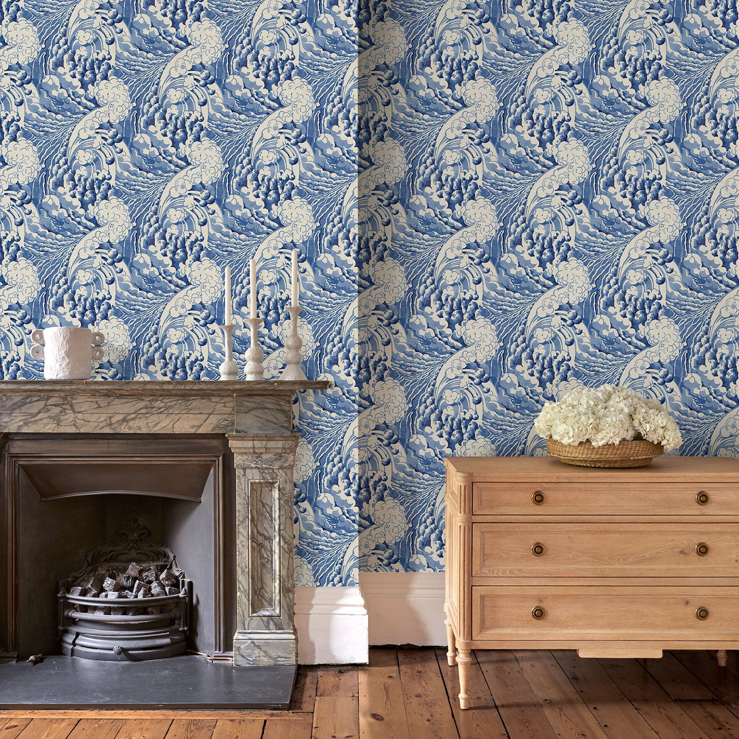 Sitting room with stylish abstract wallpaper featuring dramatic, undulating waves.