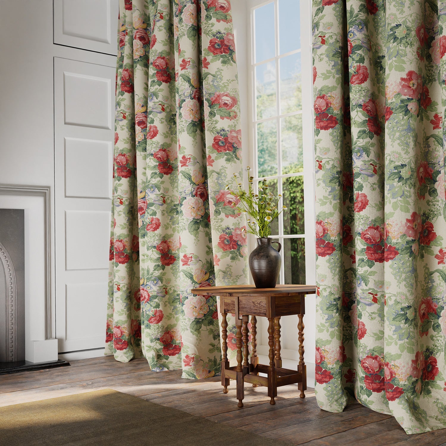 Curtains in a printed linen fabric with bouquets of red roses.