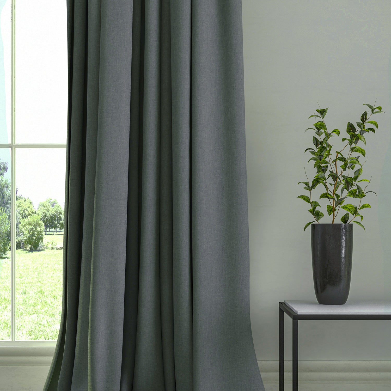 Curtain in a plain fabric, colour Thunder.