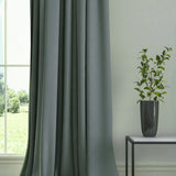 Curtain in a plain fabric, colour Dune.