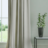 Curtain in a plain fabric, colour Pearl.