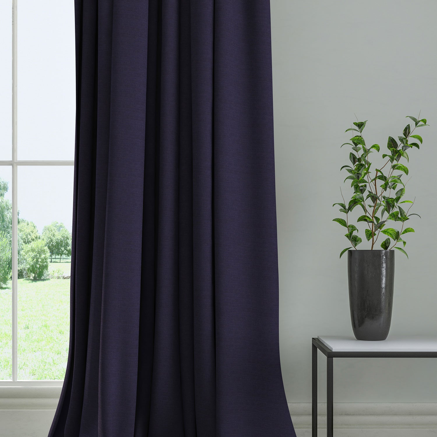 Curtain in a plain fabric, colour Black Violet.