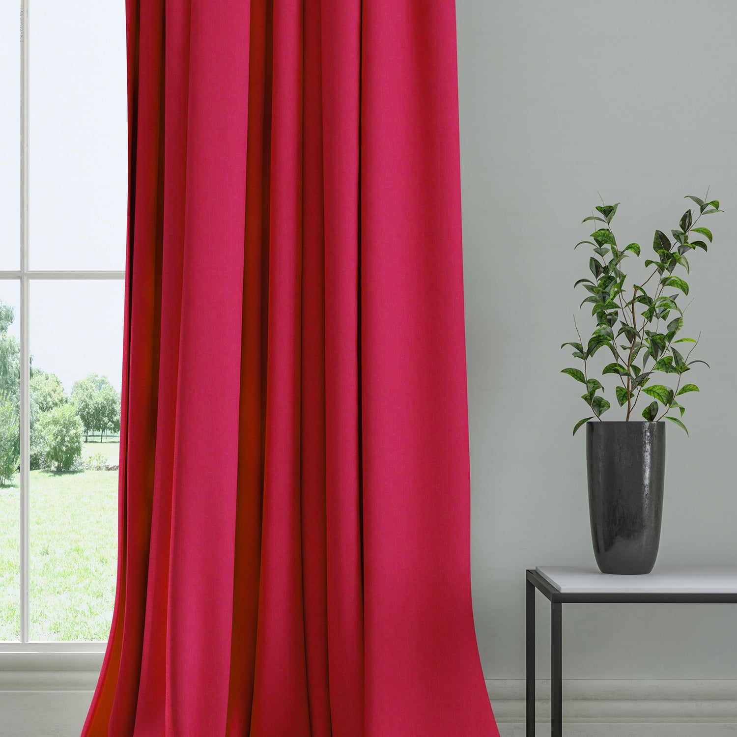 Curtain in a plain fabric, colour Fuscia.