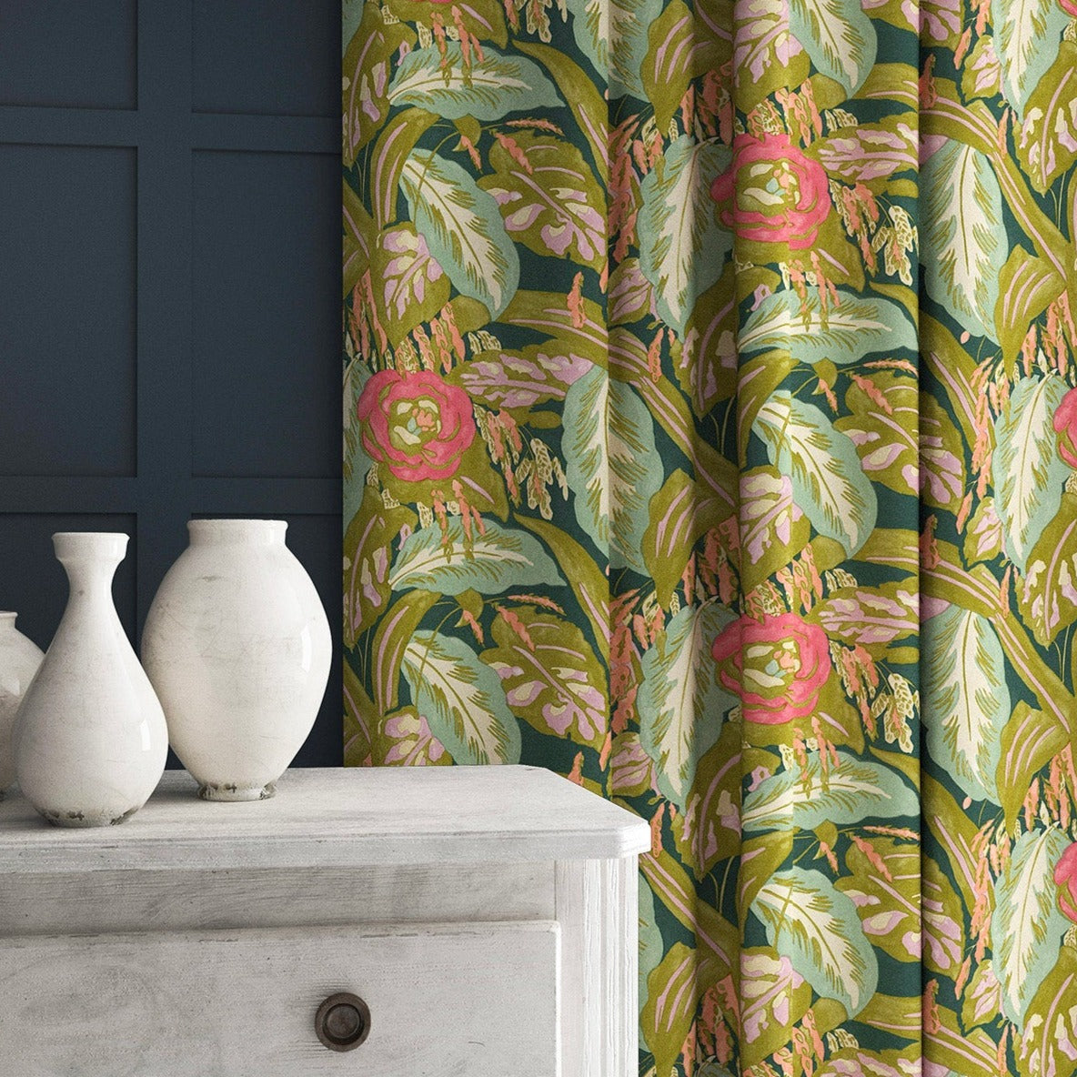Curtain in a floral-style printed velvet fabric in olive.